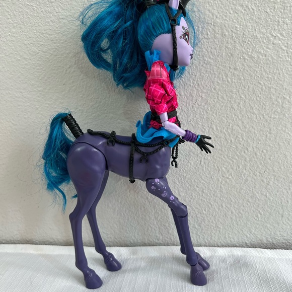 Monster High Avea Trotter - Picture 2 of 4